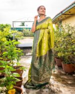 Women Floral Woven Saree with Contrast Border - Image 2