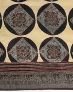 Women Woven Saree with Contrast Border - Image 5