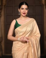 Women Handloom Cotton Silk Saree with Golden Border - Image 2